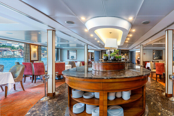 Amawaterways AmaVida Main Restaurant 7 ©Bruno Barreira & Amawaterways.jpeg